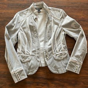 Corduroy fabric with beautiful detailing all over the jacket.